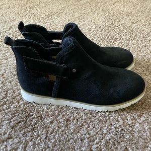 Bearpaw Women’s Black Shoes Sz 8